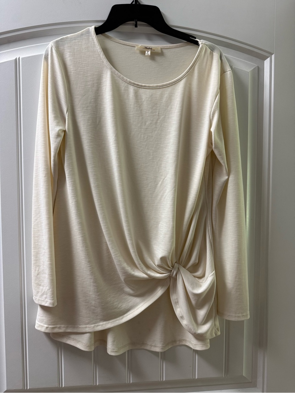 ANDREE BY UNIT Cream Long Sleeve Twist Front Top